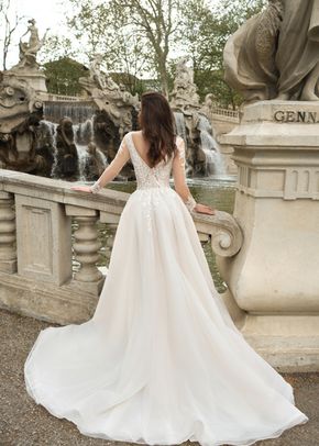 Ravenna D222, Loren Bridal Wear