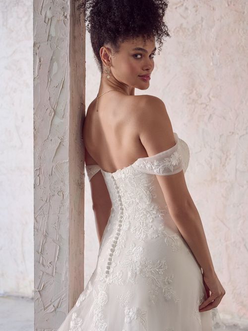 Nakita, Maggie Sottero