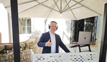 Dj Small White