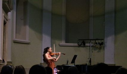 Mirella Genova - Violinista