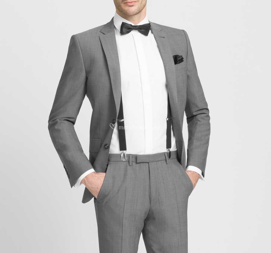 completo grigio uomo