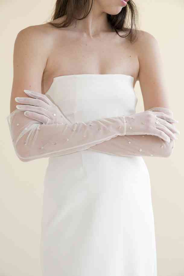 4 consigli per indossare i guanti da sposa con stile