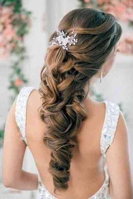 Capelli semi raccolti per la sposa