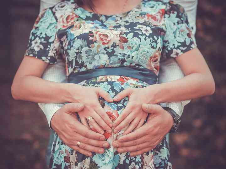 Il nido si allarga: come organizzarsi per l’arrivo del primo figlio