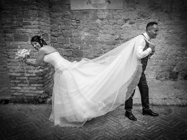 Il matrimonio di Massimiliano e Romina a San Gimignano, Siena 17