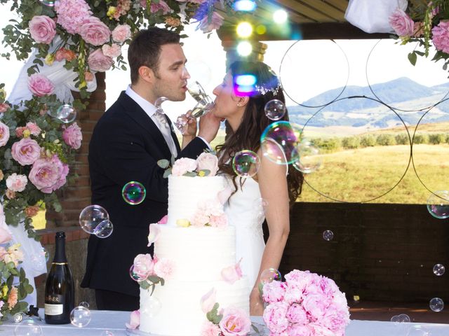 Il matrimonio di Luca e Marinella a Lajatico, Pisa 11