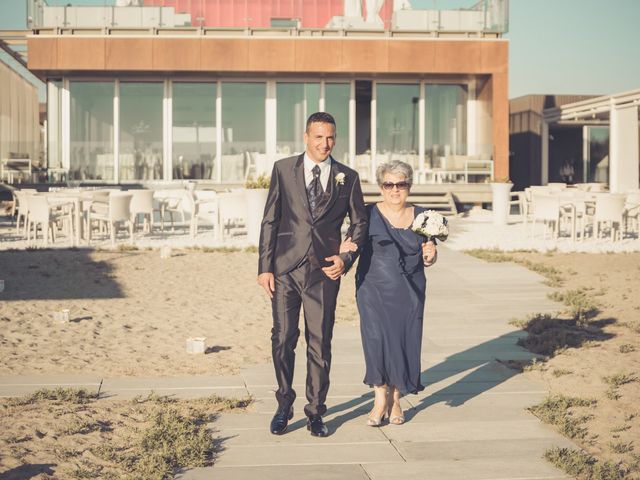 Il matrimonio di Davide e Valentina a Viareggio, Lucca 17