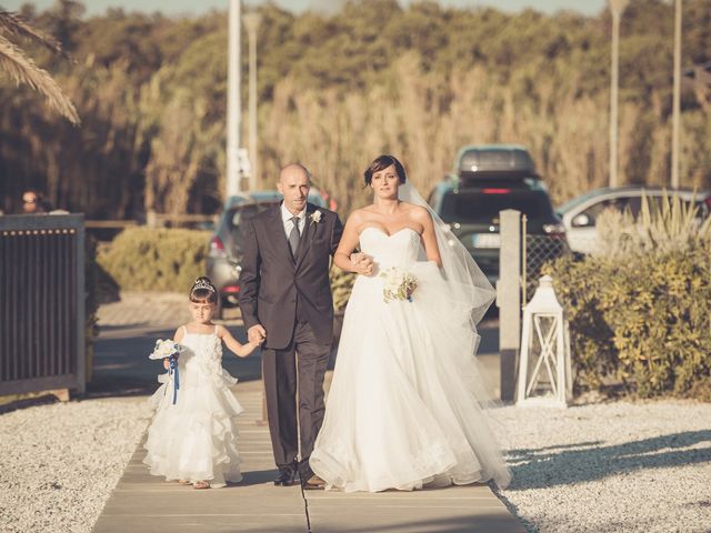 Il matrimonio di Davide e Valentina a Viareggio, Lucca 18