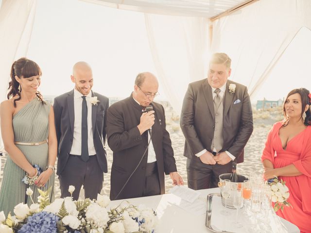 Il matrimonio di Davide e Valentina a Viareggio, Lucca 27