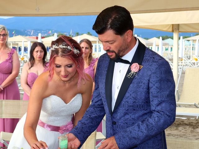 Il matrimonio di Antonio e Valentina a Viareggio, Lucca 31