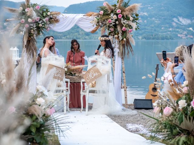 Il matrimonio di Silvia e Cristina a Merone, Como 30