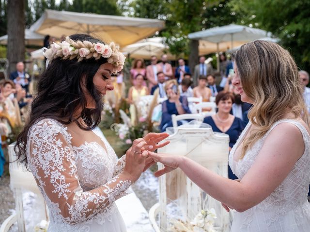 Il matrimonio di Silvia e Cristina a Merone, Como 35