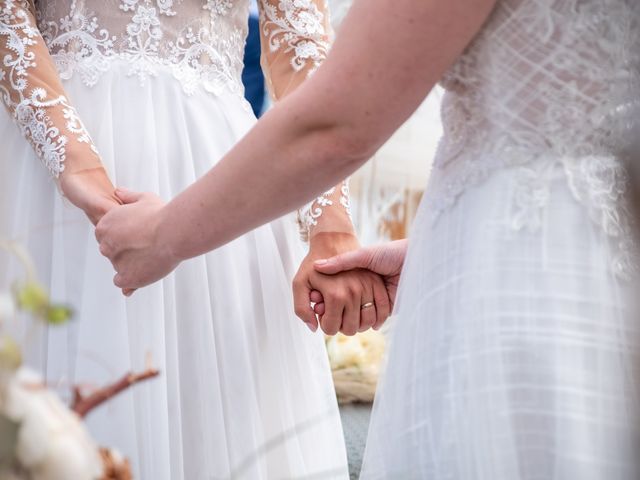 Il matrimonio di Silvia e Cristina a Merone, Como 36