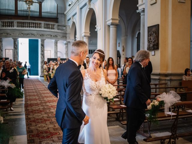 Il matrimonio di Lorenzo e Elena a Seravezza, Lucca 17