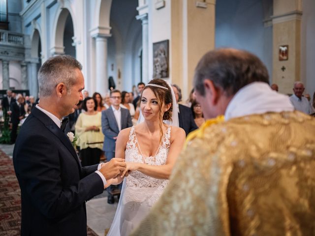 Il matrimonio di Lorenzo e Elena a Seravezza, Lucca 33