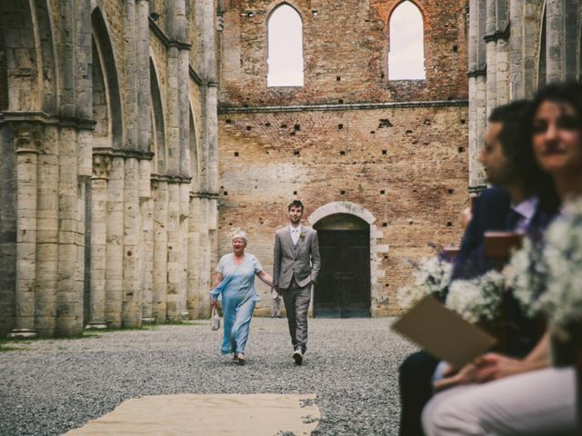 Il matrimonio di Gareth e Martina a Chiusdino, Siena 28