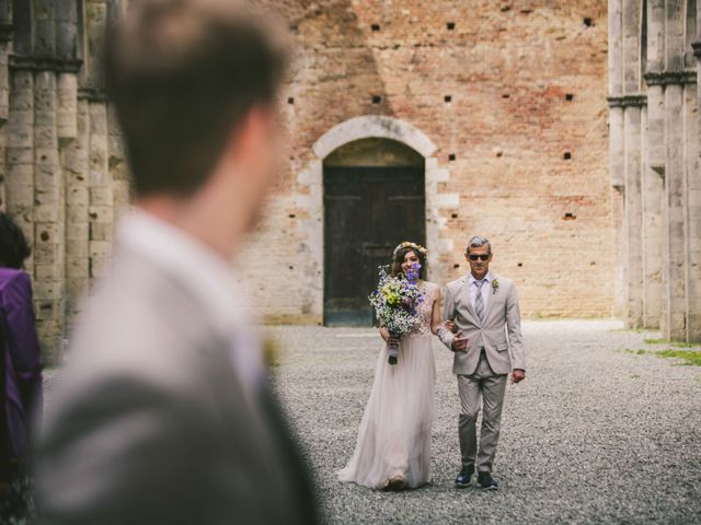 Il matrimonio di Gareth e Martina a Chiusdino, Siena 32