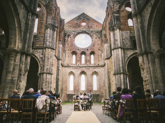 Il matrimonio di Gareth e Martina a Chiusdino, Siena 33