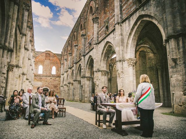 Il matrimonio di Gareth e Martina a Chiusdino, Siena 34