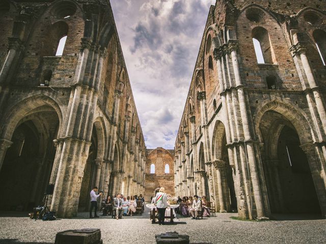 Il matrimonio di Gareth e Martina a Chiusdino, Siena 37