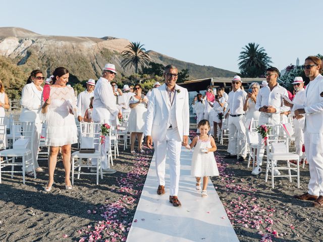 Il matrimonio di Manuela e Giuseppe a Isla Vulcano, Messina 20