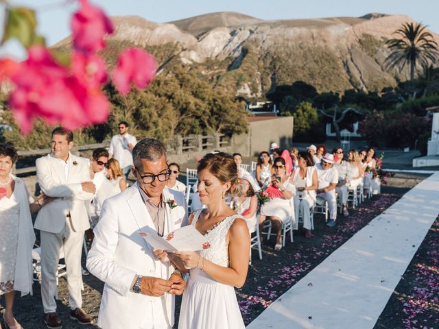 Il matrimonio di Manuela e Giuseppe a Isla Vulcano, Messina 31