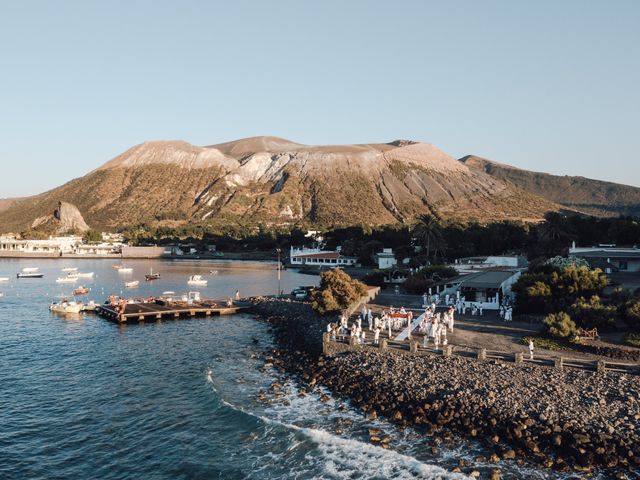 Il matrimonio di Manuela e Giuseppe a Isla Vulcano, Messina 32