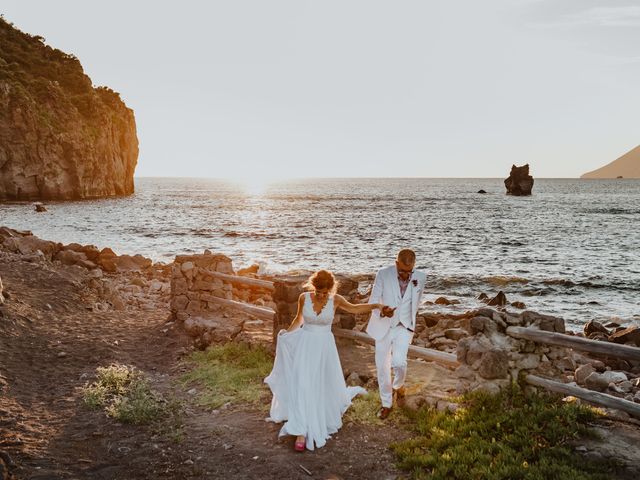 Il matrimonio di Manuela e Giuseppe a Isla Vulcano, Messina 42