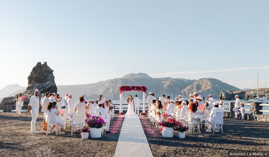 Il matrimonio di Manuela e Giuseppe a Isla Vulcano, Messina