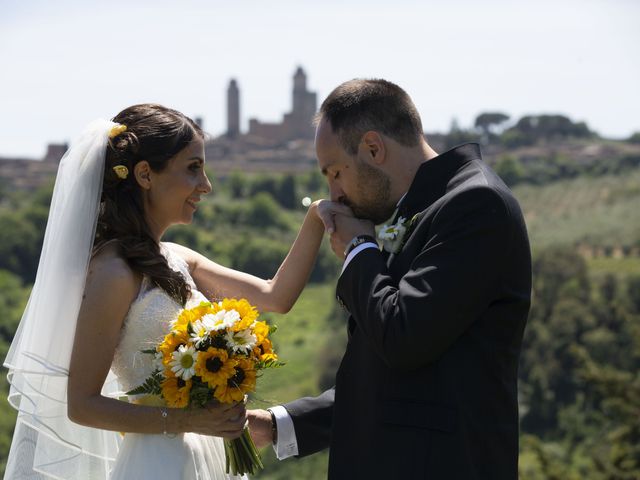 Il matrimonio di ivan e klizia a San Gimignano, Siena 11