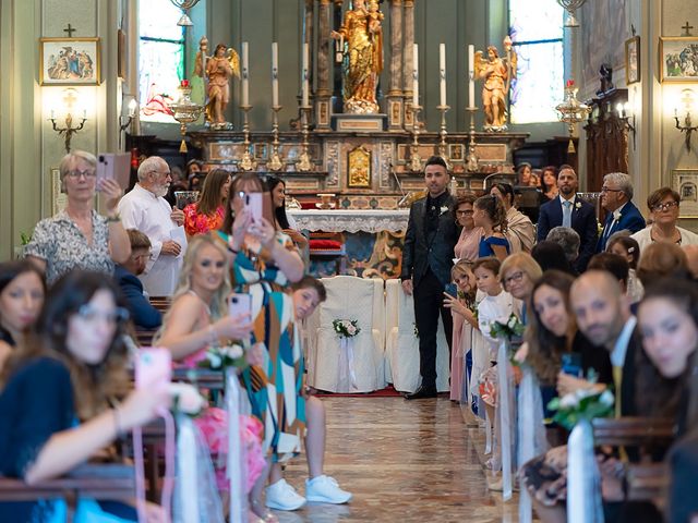 Il matrimonio di Kelley e Roberto a Montevecchia, Lecco 11