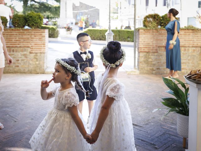 Il matrimonio di Wayan e Chiara a Montenero di Bisaccia, Campobasso 19