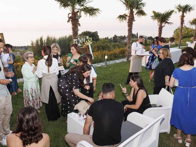 Il matrimonio di Wayan e Chiara a Montenero di Bisaccia, Campobasso 38