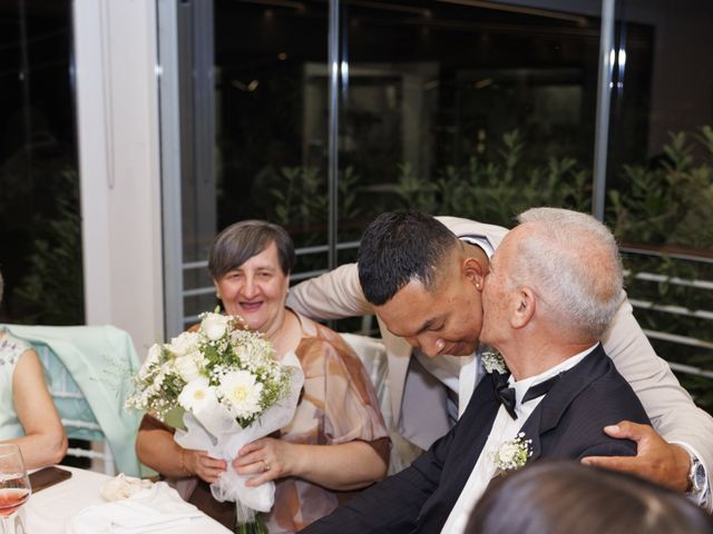 Il matrimonio di Wayan e Chiara a Montenero di Bisaccia, Campobasso 43