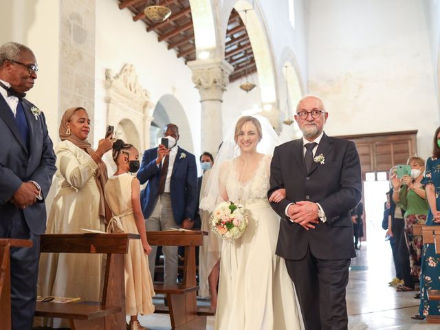 Il matrimonio di Basil e Maura a Cisternino, Brindisi 36