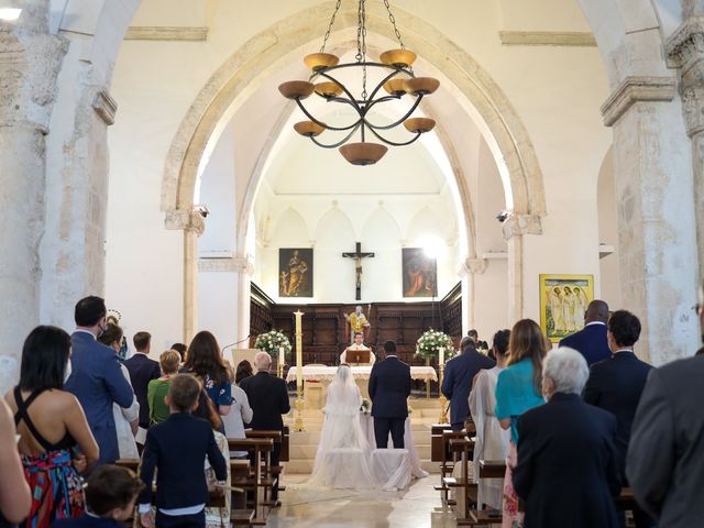 Il matrimonio di Basil e Maura a Cisternino, Brindisi 39