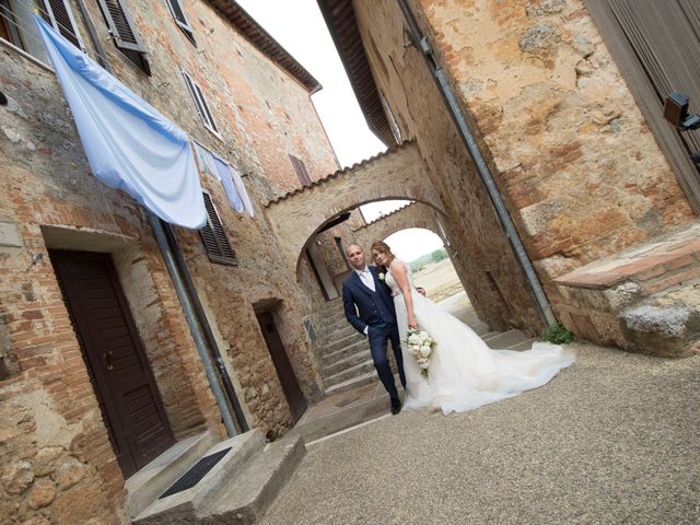 Il matrimonio di Antonio e Sara a Monteriggioni, Siena 8
