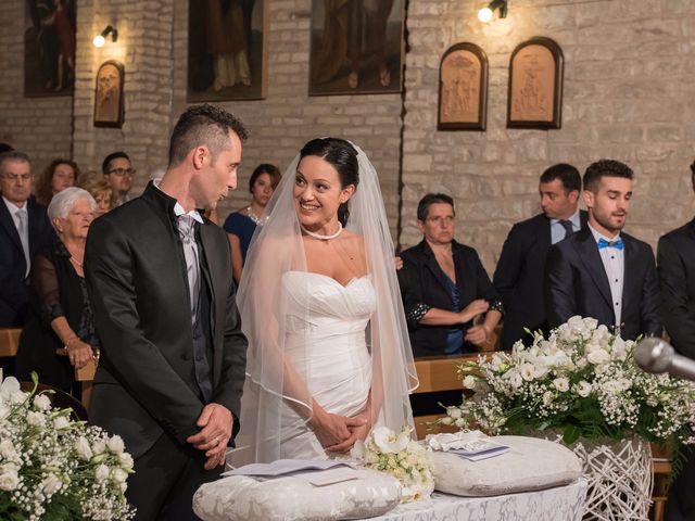 Il matrimonio di Francesco e Camilla a Loro Piceno, Macerata 32