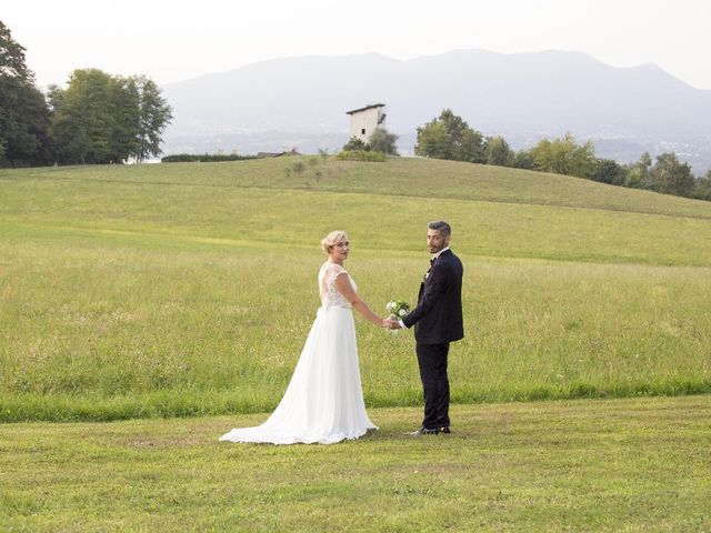 Il matrimonio di Simone e Eleonora a Samarate, Varese 24