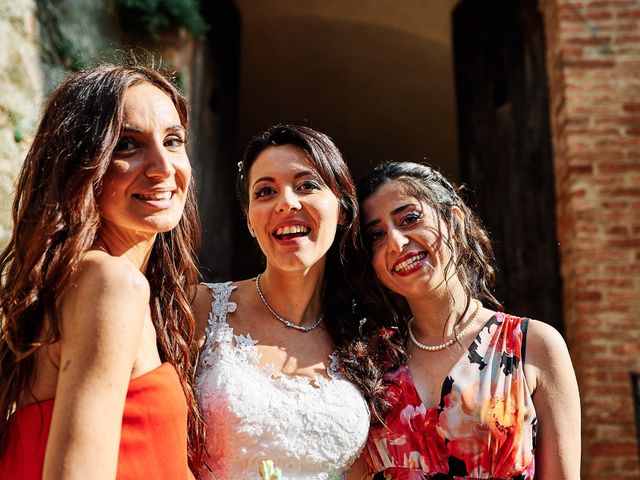 Il matrimonio di Lorenzo e Serena a Asciano, Siena 31