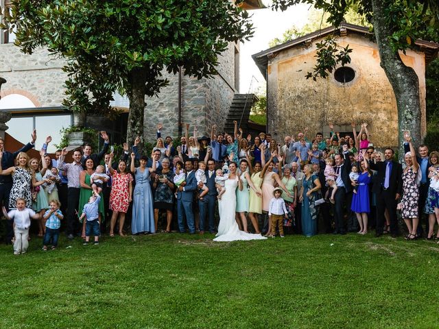 Il matrimonio di Jeremy e Moana a Barga, Lucca 37