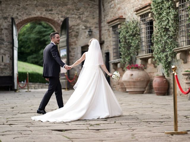 Il matrimonio di Osval e Elena a Gaiole in Chianti, Siena 31