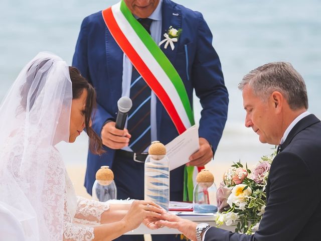 Il matrimonio di Maurizio e Fulghensia Margherita a Follonica, Grosseto 18