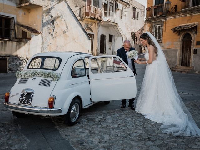 Il matrimonio di Francesco e Lina a Cirò Marina, Crotone 28
