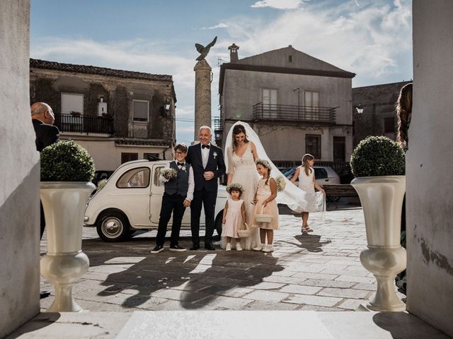 Il matrimonio di Francesco e Lina a Cirò Marina, Crotone 32