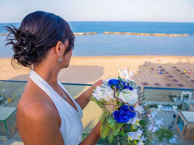 Il matrimonio di Dario e Lorenza a Bellaria-Igea Marina, Rimini 11