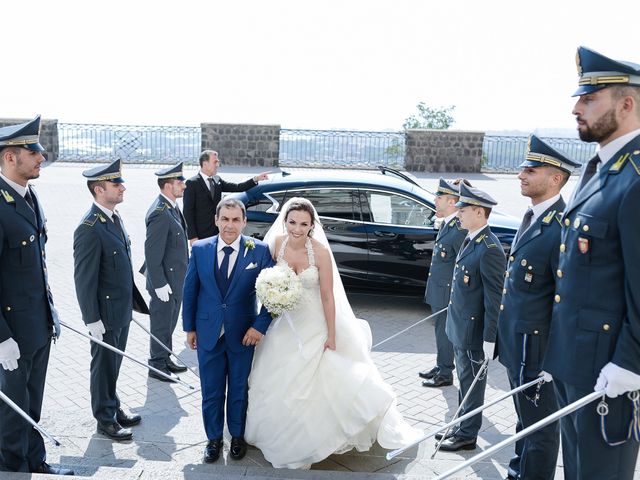 Il matrimonio di Arianna e Pietro a Torre del Greco, Napoli 11