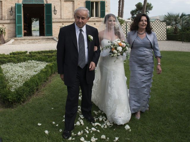 Il matrimonio di Marco e Lucy a Castel di Lama, Ascoli Piceno 22