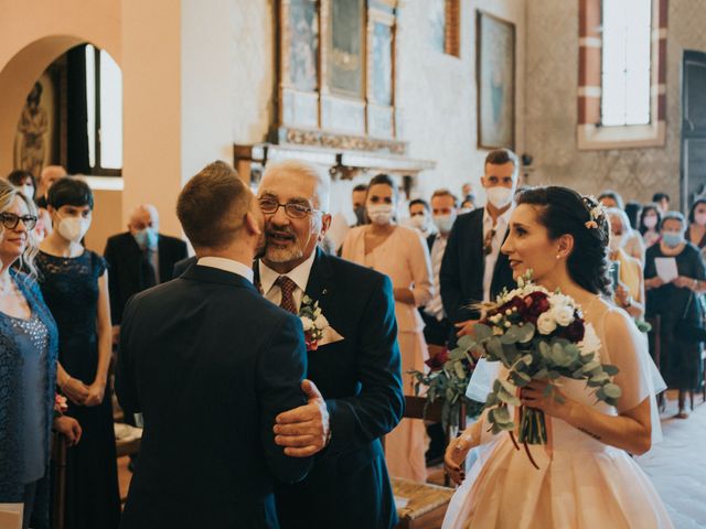 Il matrimonio di Davide e Ambra a Brunello, Varese 32
