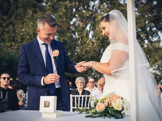 Il matrimonio di Elena e Paolo a Viareggio, Lucca 16